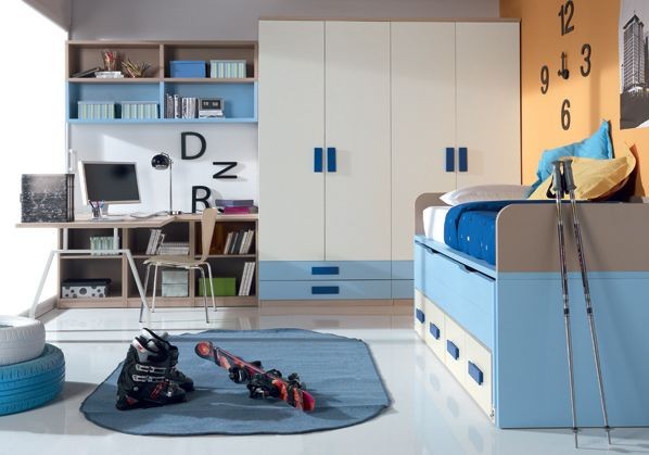 möbel-set-barn-rum-pojke-grädde-blå-orange-vägg-färg-accentvägg