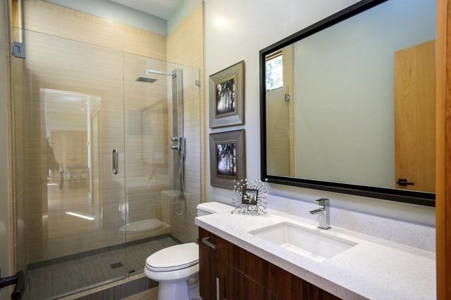 Badrum form duschkabin glas vägg spegel