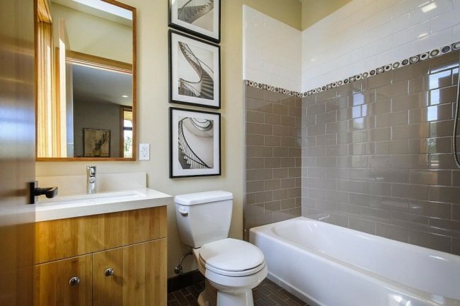 Badrumsmöbler färger kakel brun vit väggdekorationsteckningar