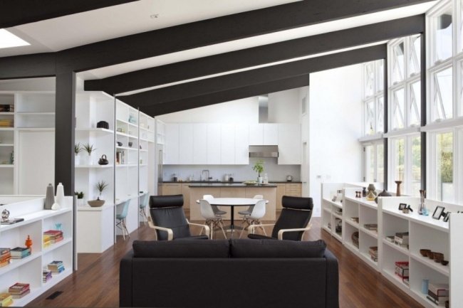 Modernt noll energi hus vardagsrum sluttande tak vit svart