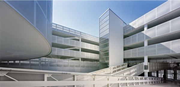Modern arkitektur perforerad aluminium fasad veranda parkeringsplats-Rotterdam Holland