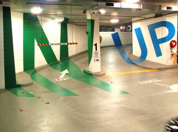 Underjordisk parkering design färg ljus djup effekt Eureka Tower Melbourne Australien