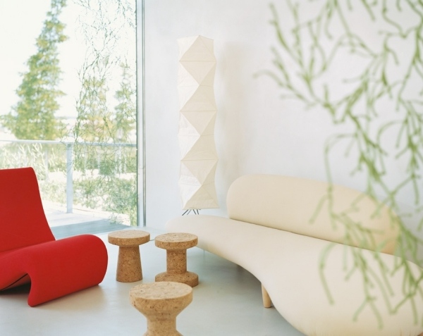 Soffa-grädde vit röd inredning-modern möbeldesign