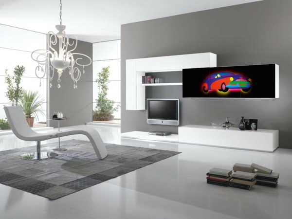 Ljuskrona-minimalistisk-säker-stil-grå-vägg-högglansiga ytor