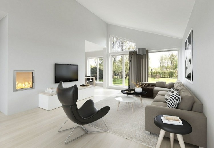 Inred vardagsrum modern-inspiration-hus-sluttande tak-läder-fåtölj-grå-soffa
