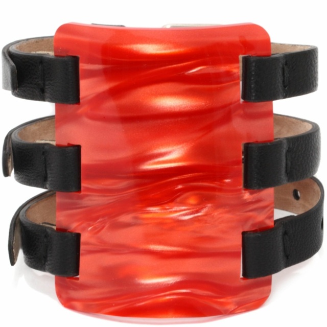 Rött-svart-läderarmband-Alexander-Mcqueen