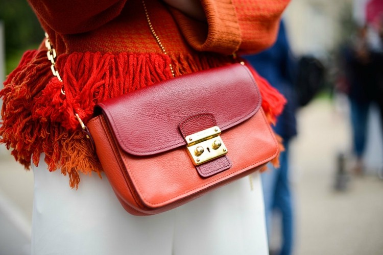 Modetrender-2015-accessoarer-vår-väska-röd