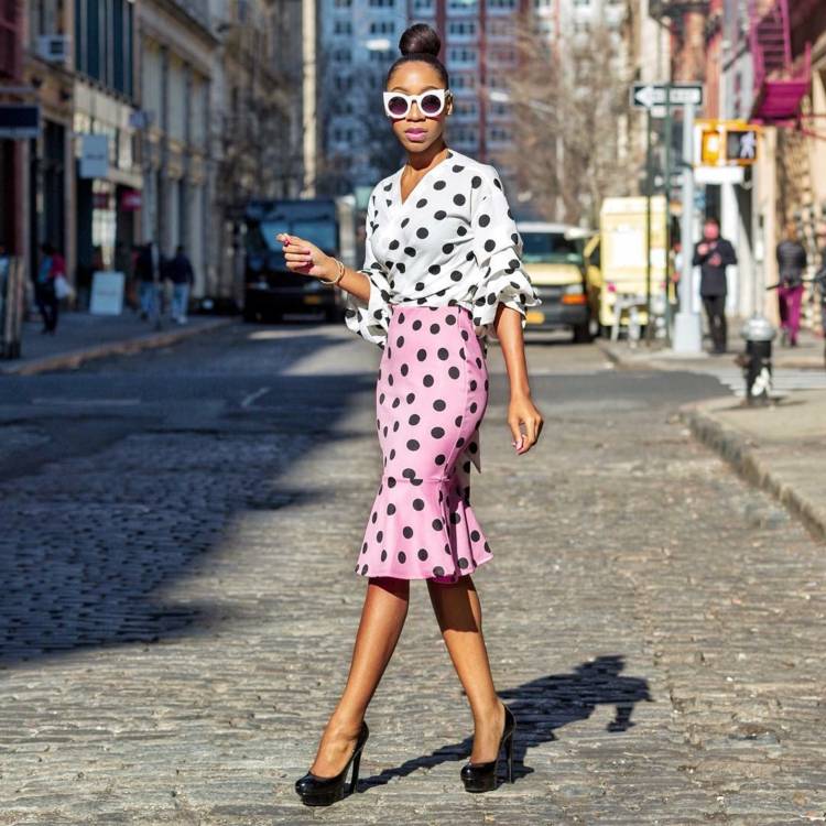 Polka dots blus midi kjol outfits för kontoret elegant