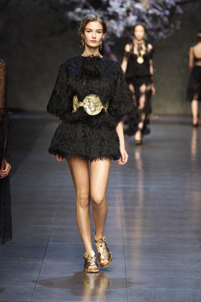 elegant ytterkläder-damkollektion-dolce och gabbana 2014 svart överklänning
