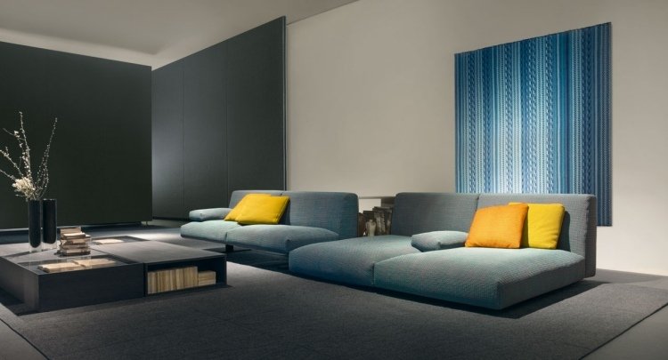 modulär-soffa-design-design-snygg-grå-klädsel-dekorativa-kuddar-ockra