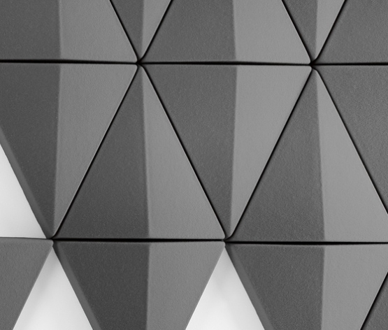 Modulärt väggsystem grå triangulär reliefvägg