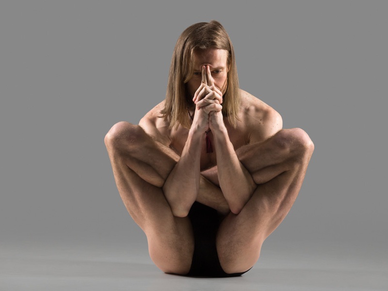 Θέσεις και οφέλη Moksha Yoga Origin