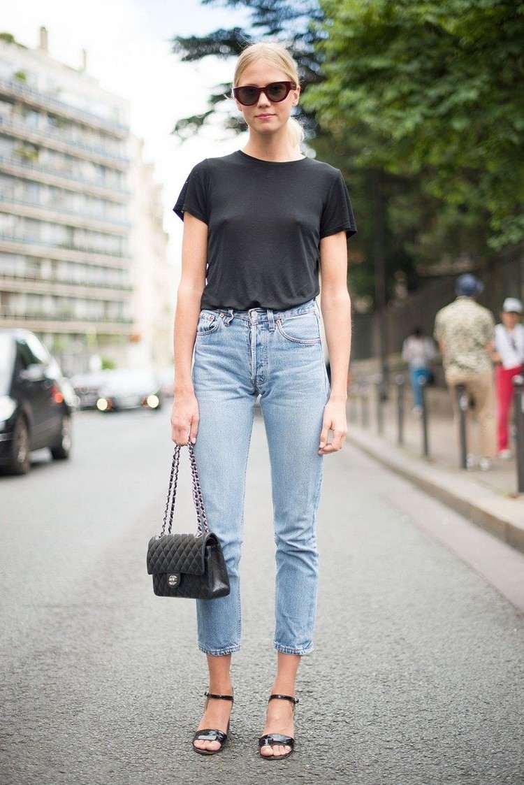svart t -shirt outfit kvinnor mamma jeans kombinera sommar