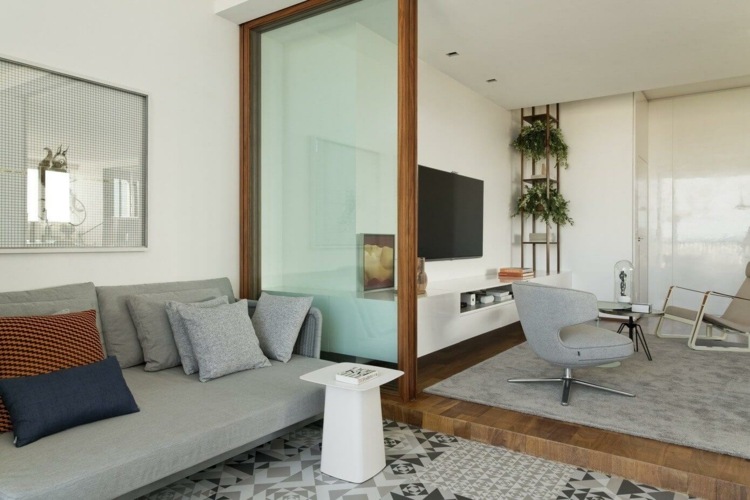 svartvit-kök-balkong-design-komfort-soffa-kudde-bord