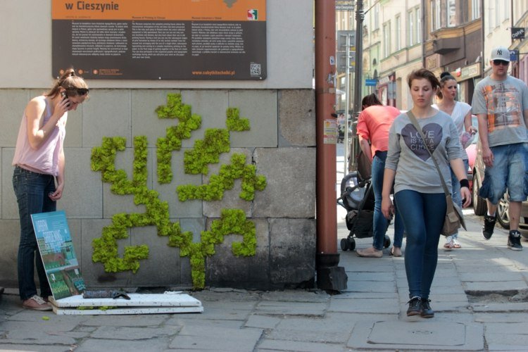 mossa-graffiti-minimalistisk-stil-växter-deco-city-grön