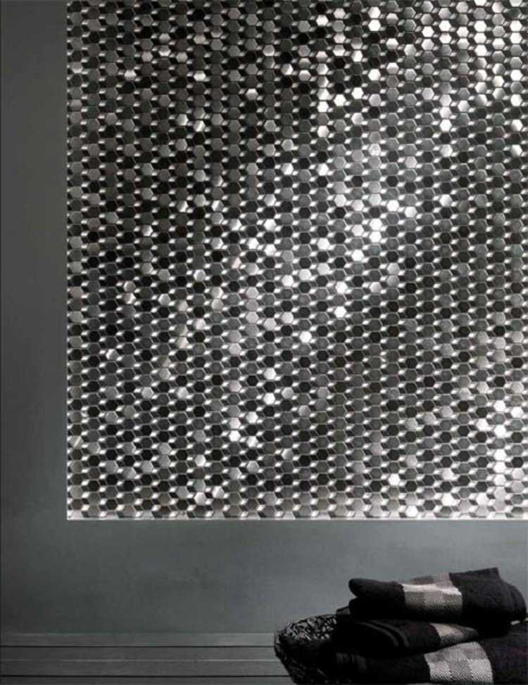 design-mosaik-kakel-radiante-sexkant-form-stål-glansiga-handdukar-badrum-design