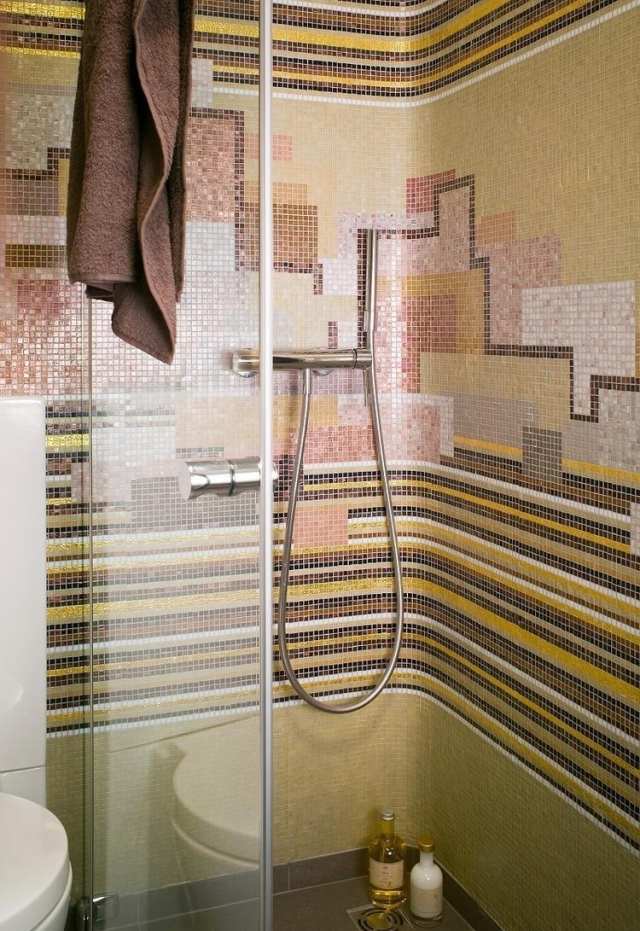 badrum-dusch-mosaik-kakel-guld-brun-rosa