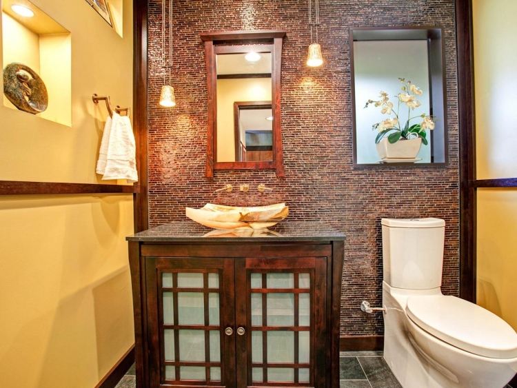 mosaik-kakel-badrum-toalett-spegel-fåfänga-gul-vägg-måla-lampor