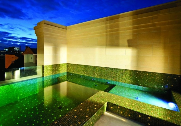 Mosaik-kakel-grön-takterrass-flytta-pool
