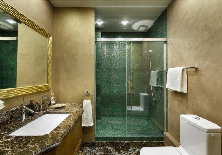 Mosaik-kakel-grönt-dusch-skåp-idéer-badrumsdesign