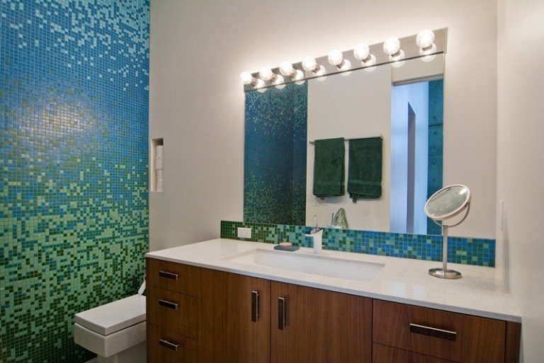 Mosaik-kakel-grönt-badrum-design-idéer-modern-gradient