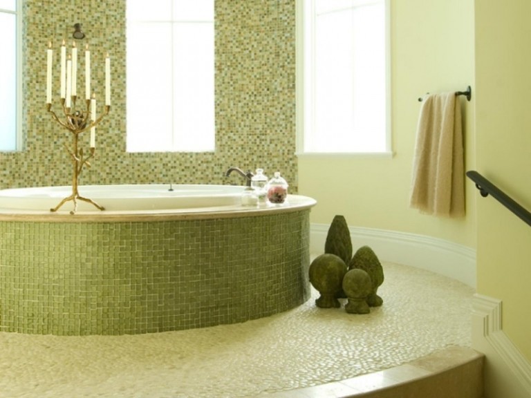 Mosaik-kakel-grön-inramning-runda-badkar-paneler