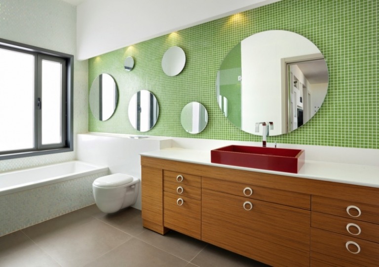 Mosaik-kakel-grönt-badrum-underskåp-trä