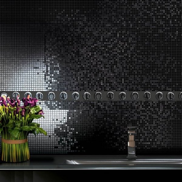 Svart spegelglas mosaikplattor lägger jämn textur
