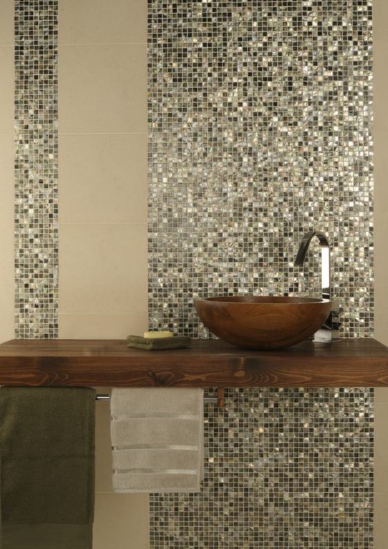 modern-design-med-mosaik-kakel-och-trä-look-beslag