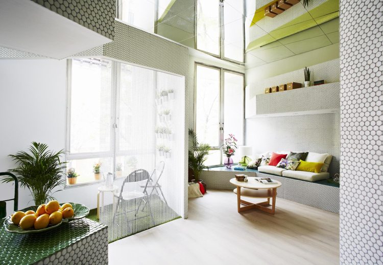 Mosaikväggdesign-liten lägenhet-vardagsrum-sittgrupp-terrass-geometrisk