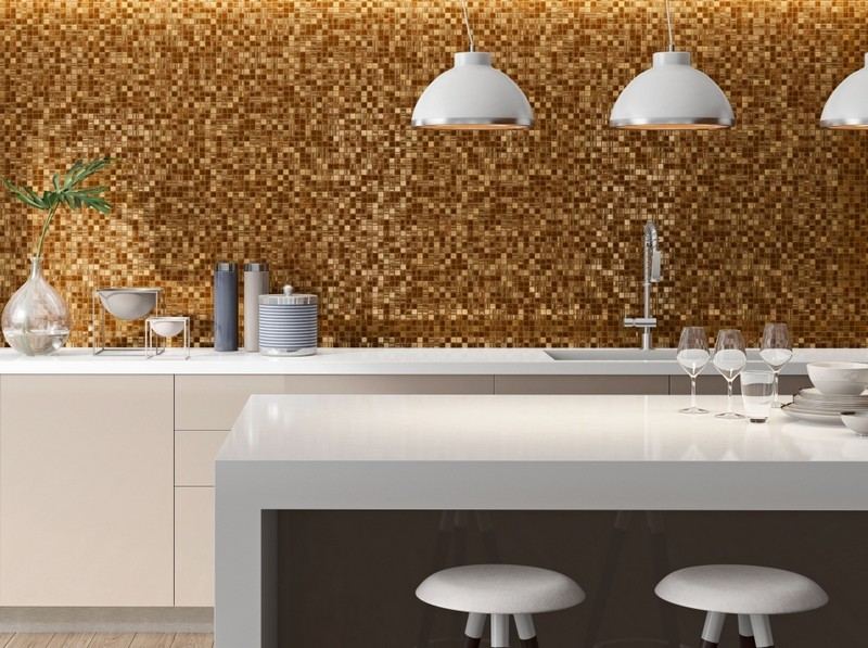 Mosaikplattor-kök-design-modernt-glas-mosaik-guld-överlägg