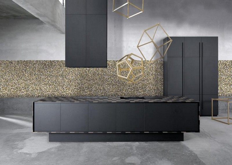 Mosaikplattor-kök-guld-svart-kullersten-minimalistisk