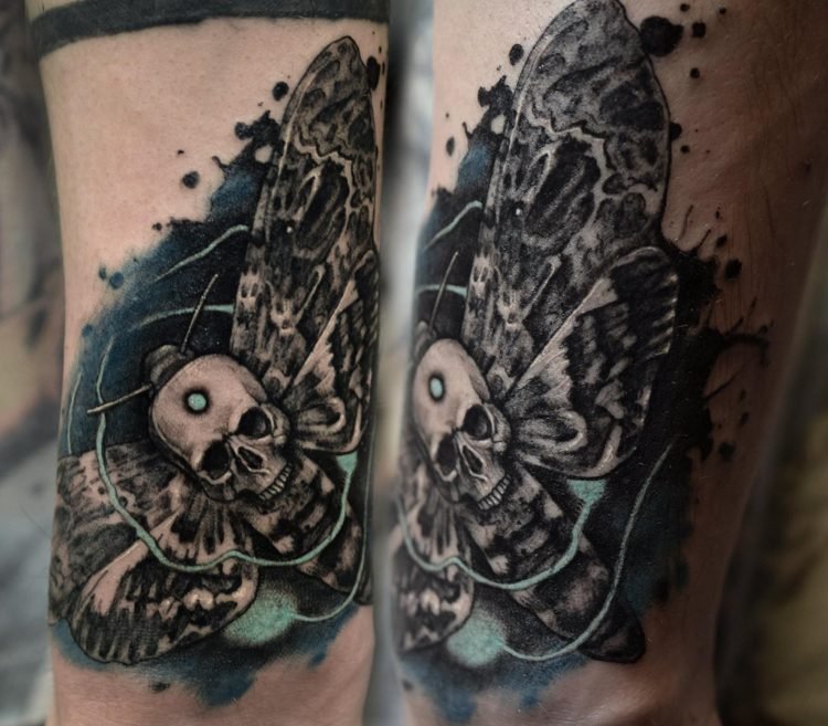 Skallmöl tatuering akvarell fläckar