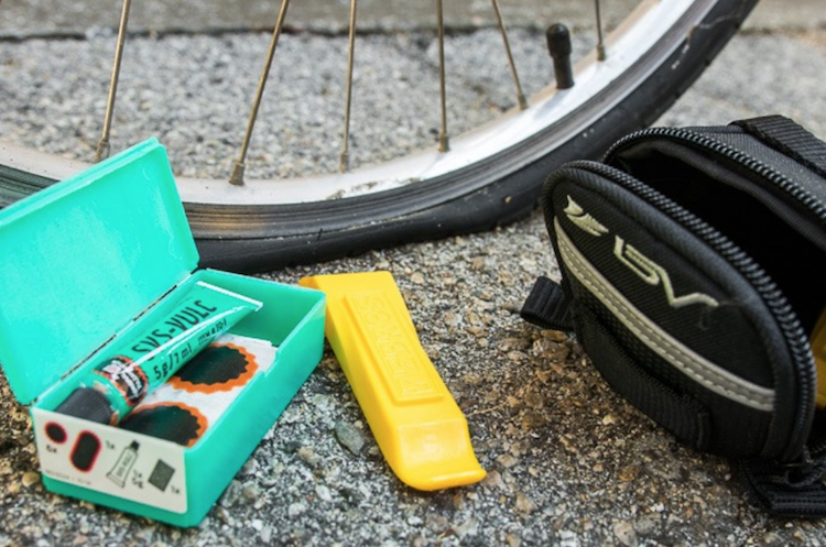 mountainbike tillbehör mtb utrustning viktiga cykelresor cykel reparation kit