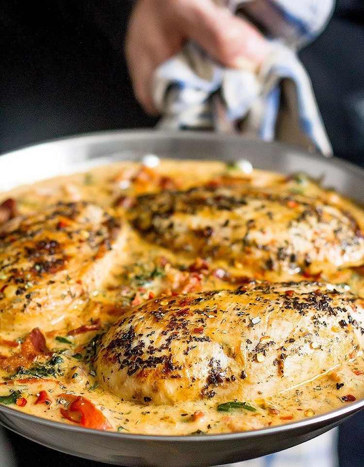 Mozzarella kyckling i basilika gräddsås med bacon Snabba middag recept
