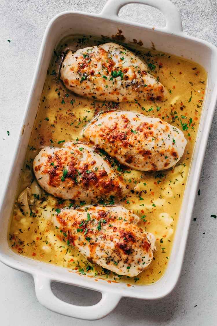 snabba middagsrecept mozzarellakyckling i basilika gräddsås