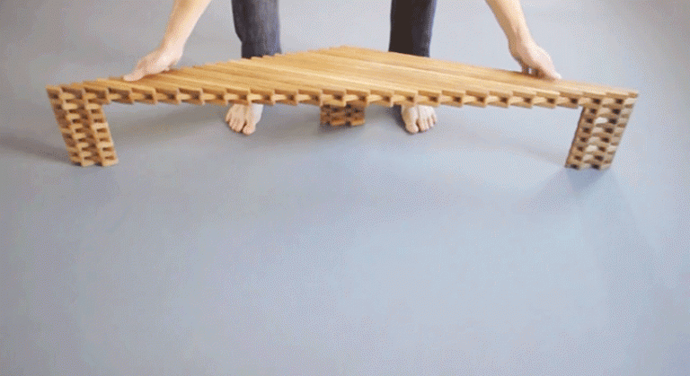 trämöbler triangel-soffbord-storlek-justerbar