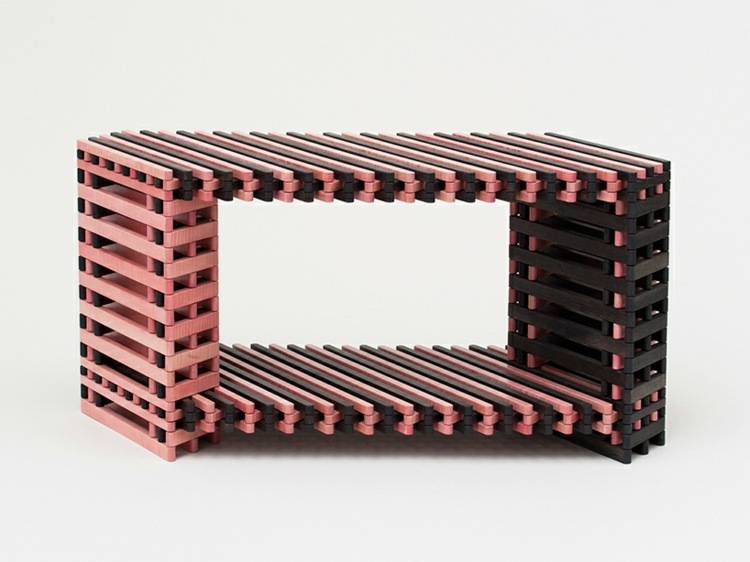 möbler-trä-rosa-svart-bordsbyggnad