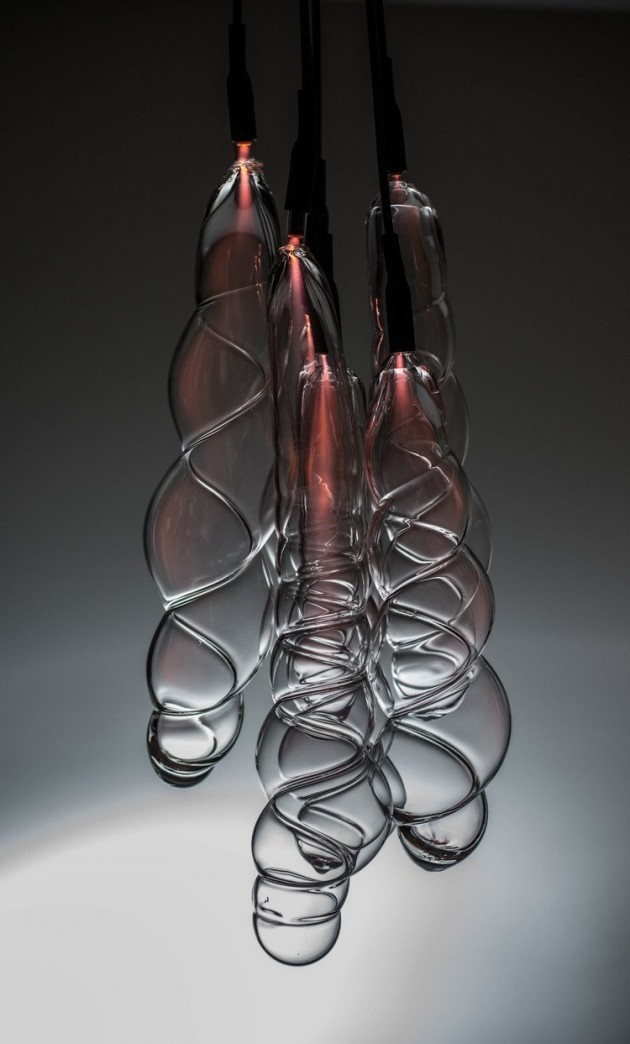 Dekoration-ovanlig-hängande-lampor-gjorda av handblåst-glas-slinky