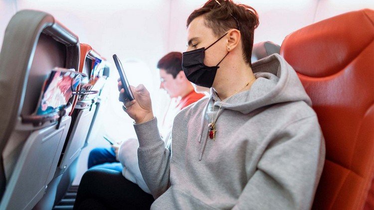 Att bära en ansiktsmask på ett flygplan erbjuder en riktig skyddsmask