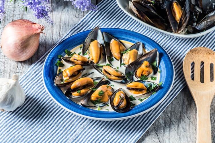 Gör din egen musselsallad med majonnäs och gräddsås Medelhavsreceptidéer