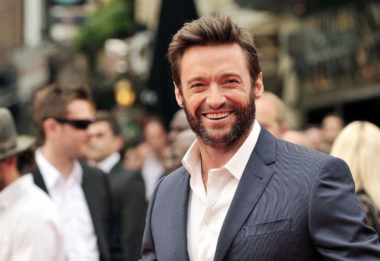 50 -årige hugh jackman är i toppform för sin roll som järv