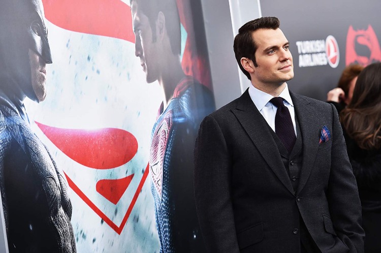 henry cavill som superman vid premiären av batman vs superman down of justice med smocking