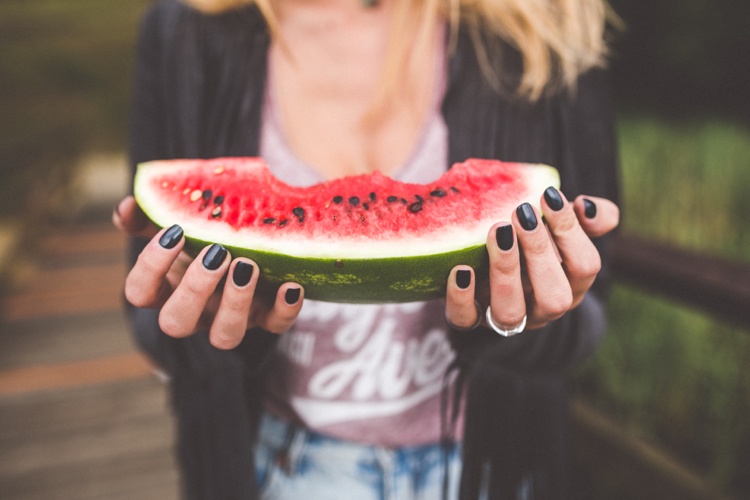 Konsumera vattenmelon lågkaloridiet
