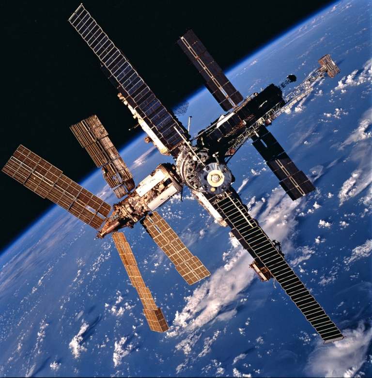 Upplösning av Sovjetunionens rymdstation MIR Earth