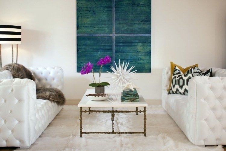 Inred vardagsrummet enligt Feng Shui -modern-vit-soffmatta-päls-bild-blå-grön-kudde-mönster