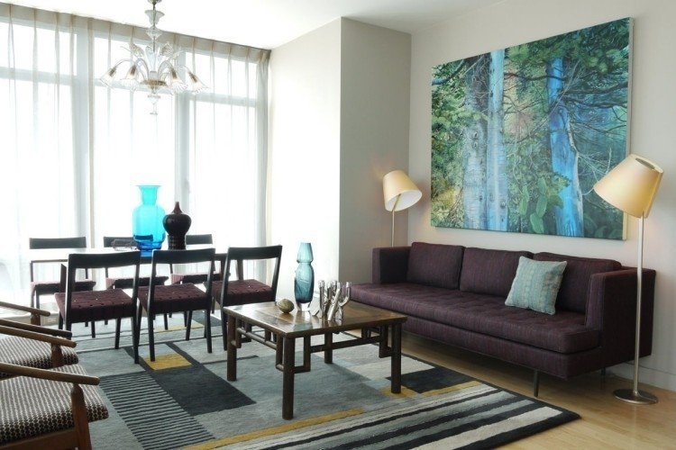 Inred vardagsrummet enligt Feng Shui-jordton-soffa-läslampa-bild-skog-matta-soffbord-matplats