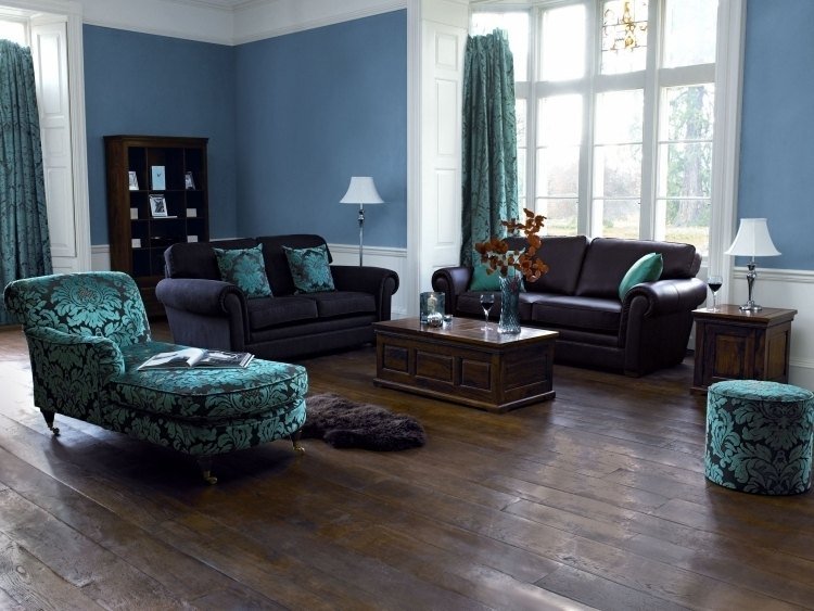 feng-shui-vardagsrum-möblering-blå-turkos-mönster-hall-golv-gammal-antik-möbel-läslampa