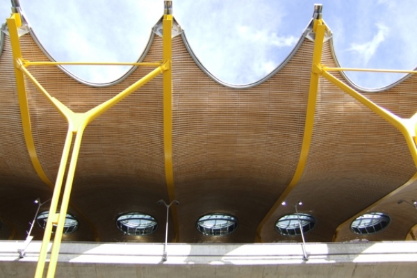 Design Madrid Barajas flygplats-korrugerad beklädnad-lameller bambu