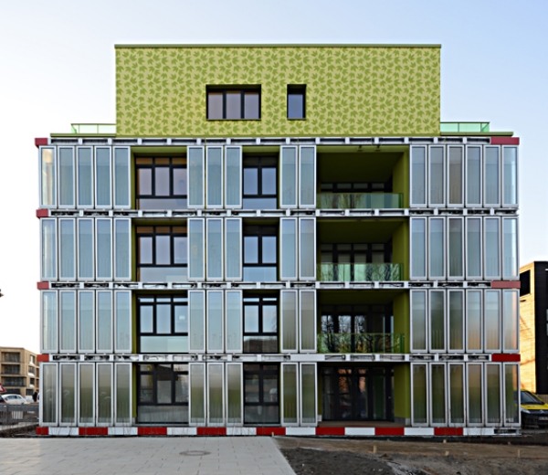 hamburg Utställning hållbar arkitektur mikroalger levande glasade fasadelement